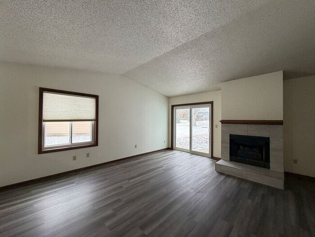 Building Photo - $1,400 | 3 Bedroom, 2 Bathroom House | Pets Negotiable* | Available for an Immediate Move In!