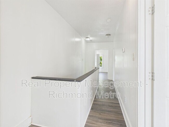 Building Photo - 1610 N 28th St