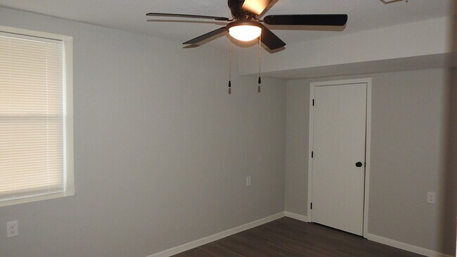 Building Photo - Charming 3 bedrooms and 1 bath home located on Elmwood Ave in Kansas City, MO