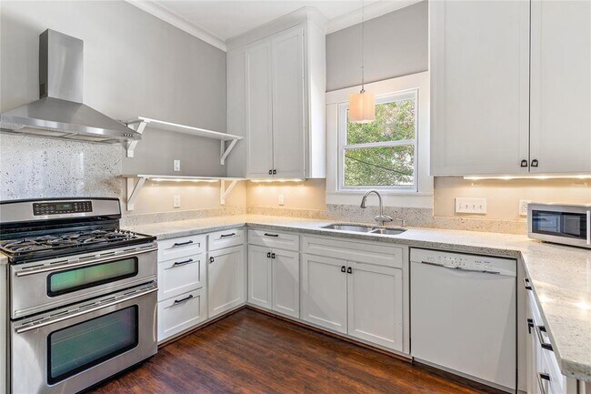 Building Photo - 809 Woodrow St