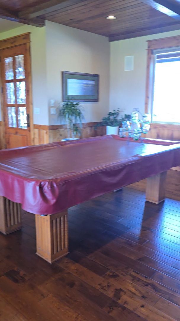 Building Photo - Country Living-Sisters Oregon