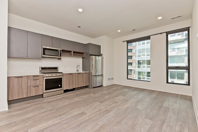 Building Photo - 853 North Larrabee #405 - Studio river North