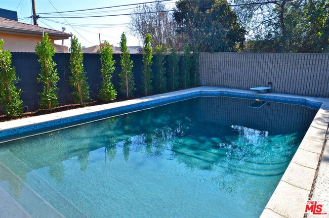 Building Photo - 3116 W 81st St