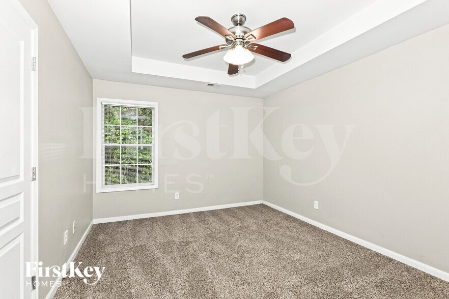Building Photo - 1009 Serene Lake Dr