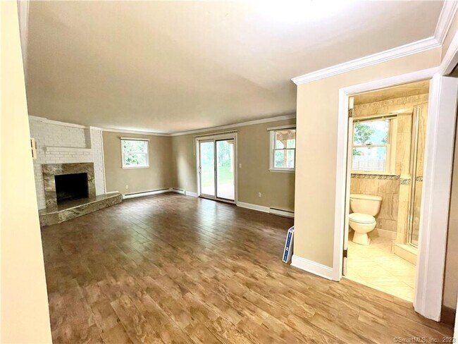Building Photo - 98 Soundview Dr
