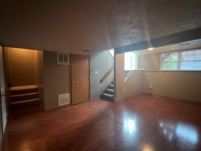 Building Photo - 2748 Hunters Point Dr