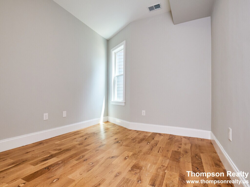 Building Photo - 1110 Saratoga St
