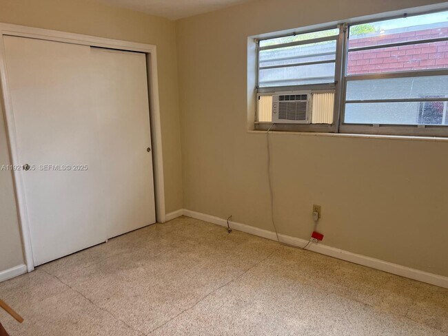 Building Photo - 141 SW 14th Ave