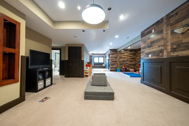 Building Photo - 7122 Harrison Hill Trail