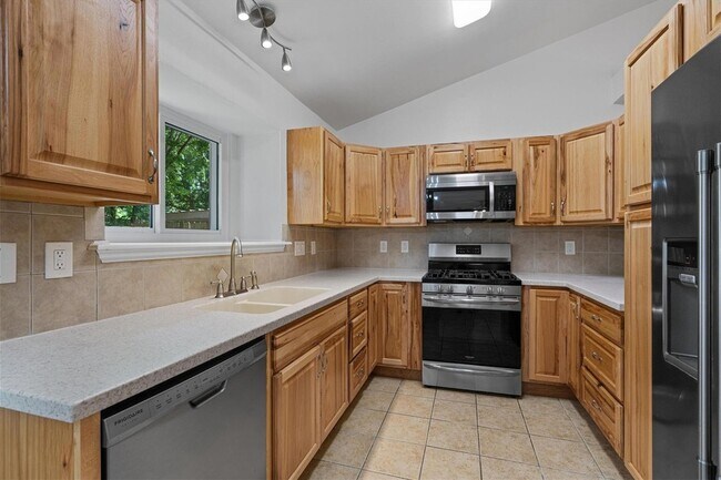 Building Photo - 1516 White Oak Loop