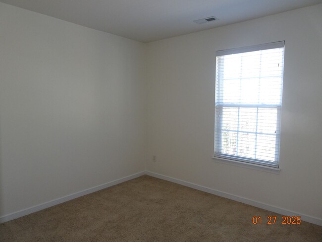 Building Photo - 3 Bedroom Townhome Rental in Liberty Crossing