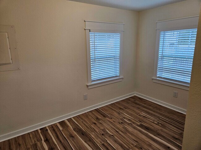 Building Photo - 5950 Blountstown Hwy