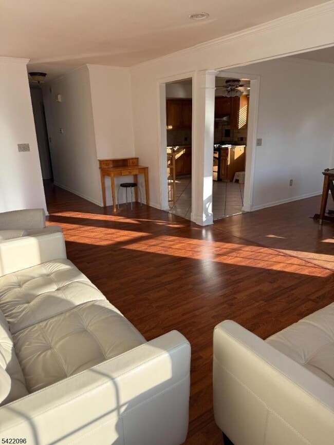 Building Photo - 518 Downer St