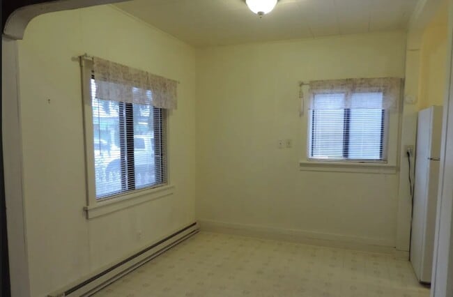 Building Photo - Application Pending - Two Bedroom Home in ...