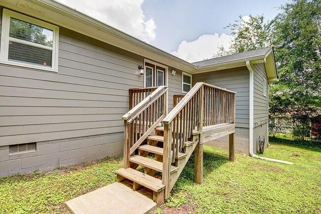 Building Photo - House 3 bed, 2 bath