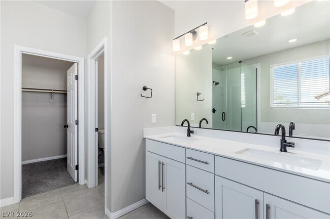 Building Photo - 204 Rondeau Ave