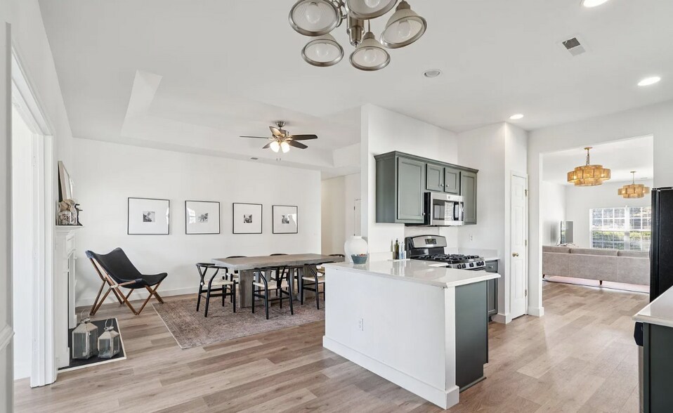 Building Photo - 2802 Summertrees Blvd