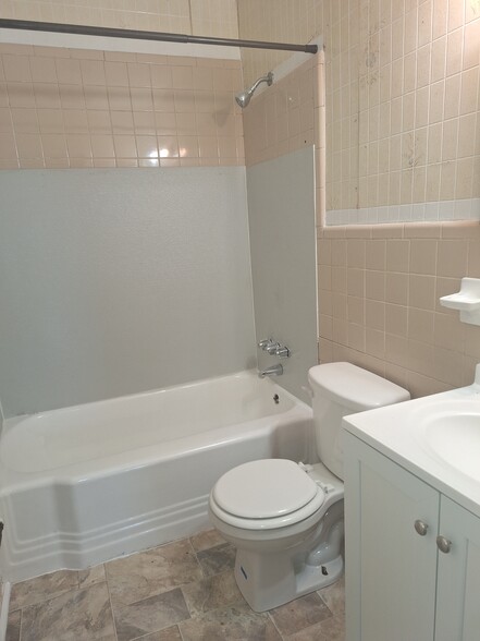 Bathtub and new toilet - 2320 S 36th St