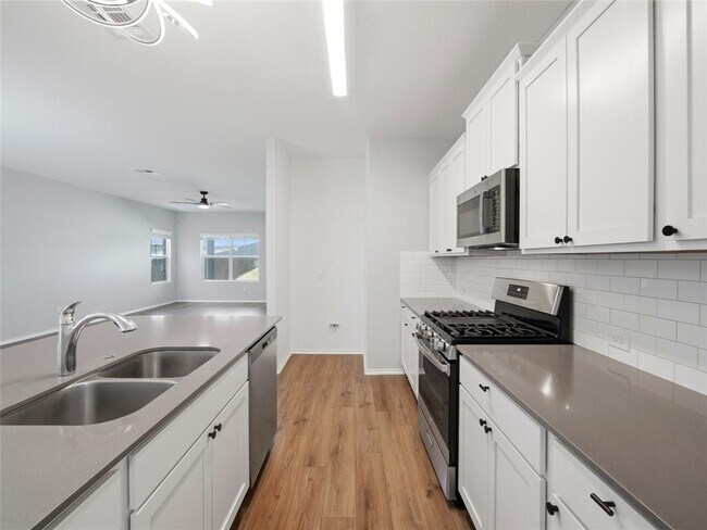 Building Photo - 8014 Purple Aster Pass