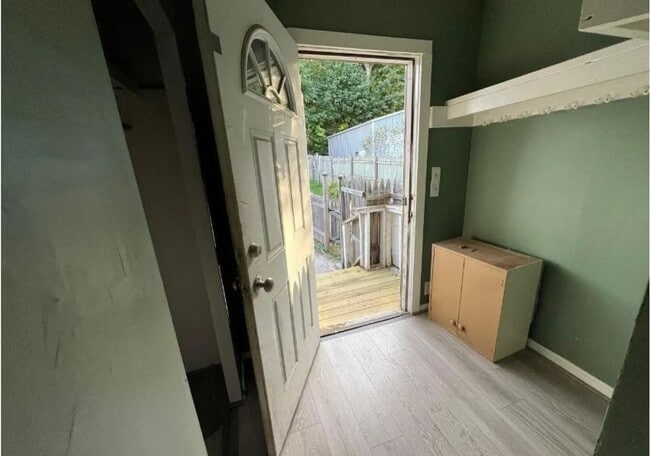 Building Photo - 98 Lincoln St