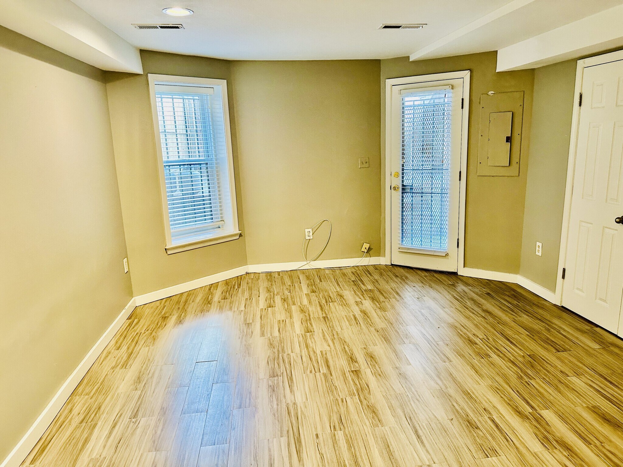 Building Photo - 2006 15th St NW