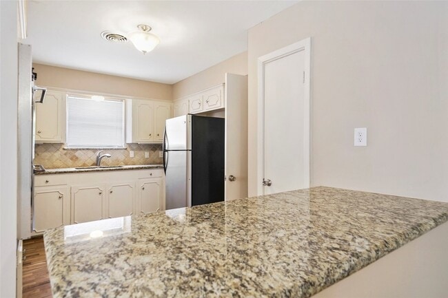 Building Photo - 4406 Rosebay Dr