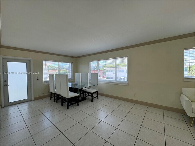 Building Photo - 8509 Crespi Blvd