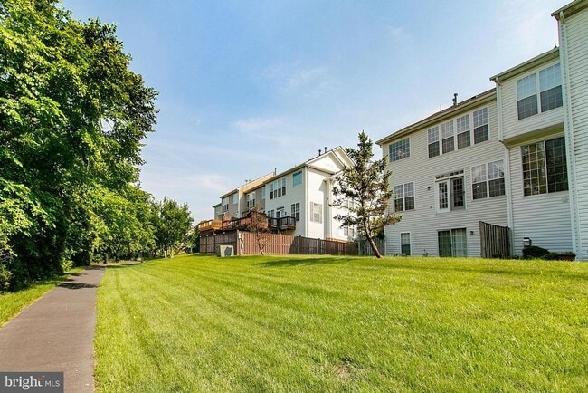 Building Photo - 45792 Shagbark Terrace