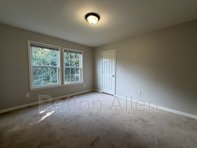 Building Photo - 18 Meadowview Terrace