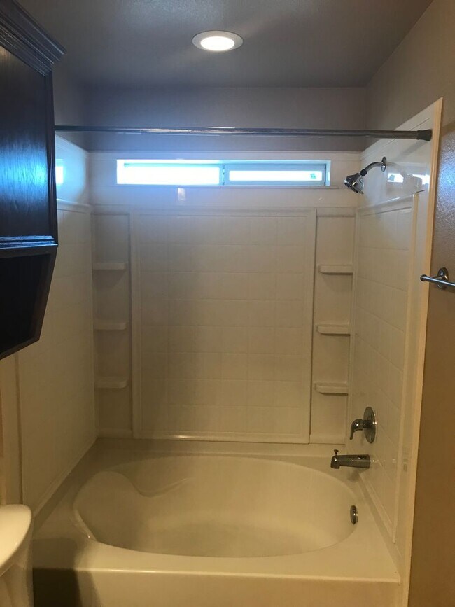 Building Photo - Beautiful 3bed/2bath Duplex near Clear Cre...