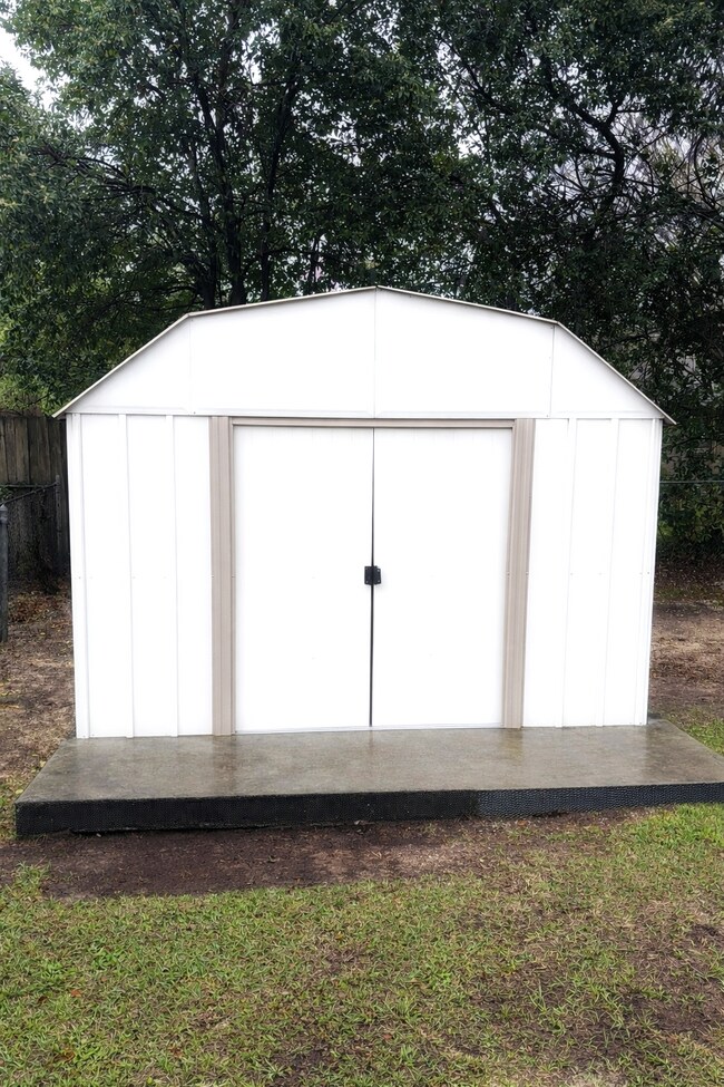 Building Photo - 82 Oliver Dr