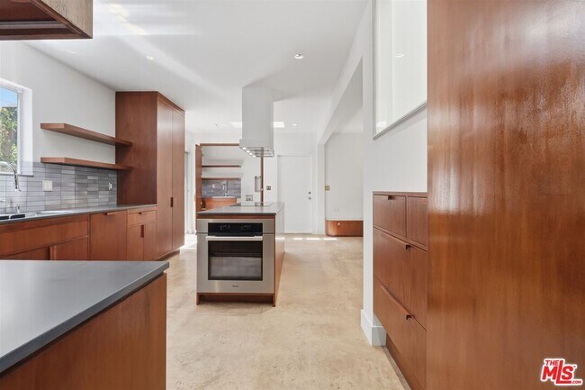 Building Photo - 444 S Windsor Blvd