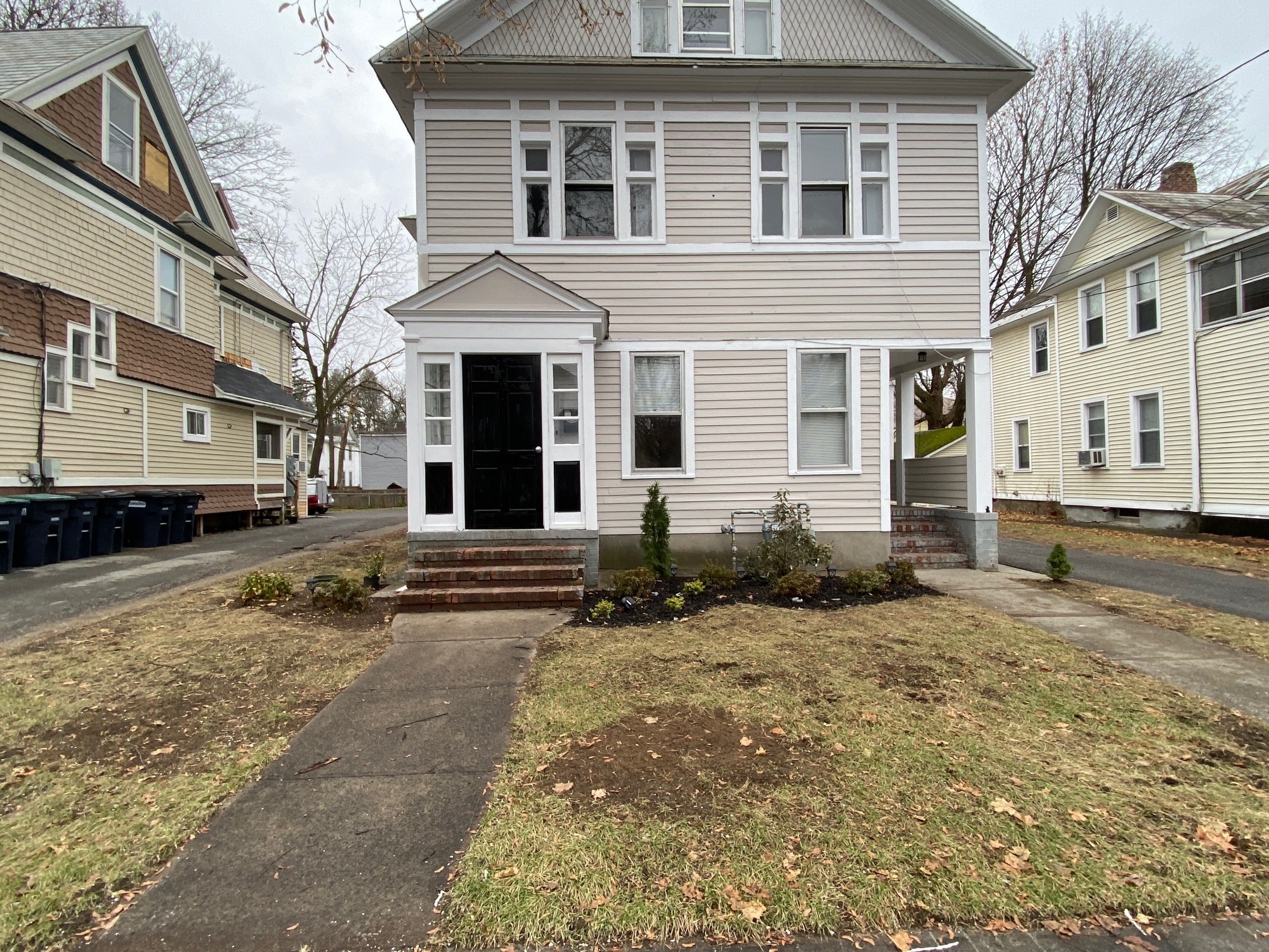 Building Photo - 22 Grove Ave