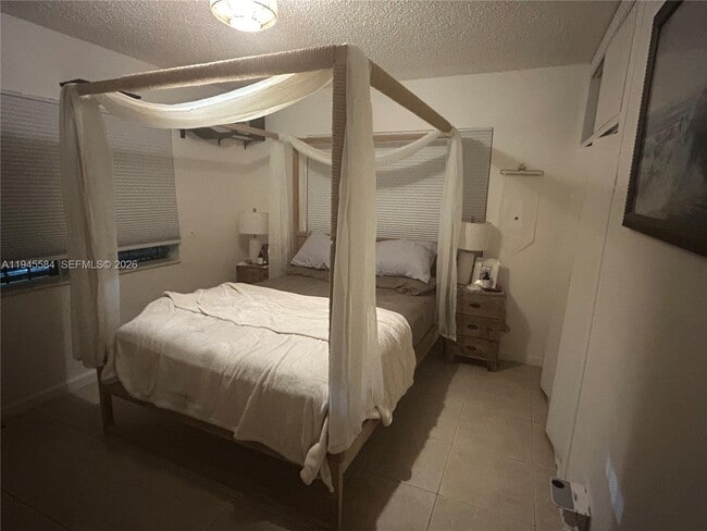 Building Photo - 956 NE 80th St