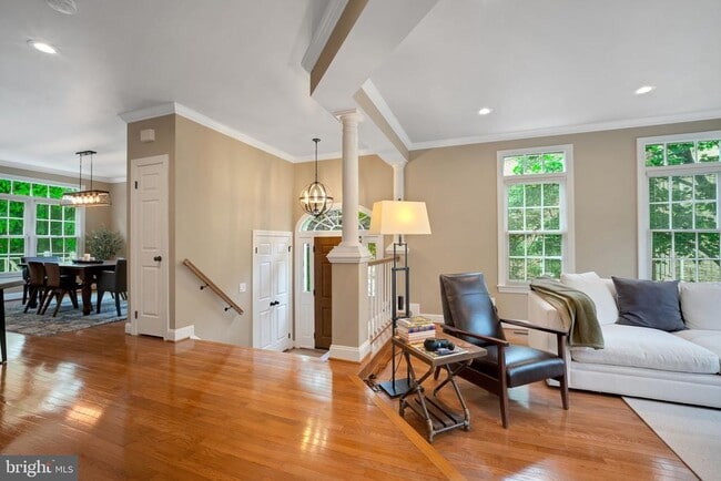 Building Photo - 10159 Castlewood Ln