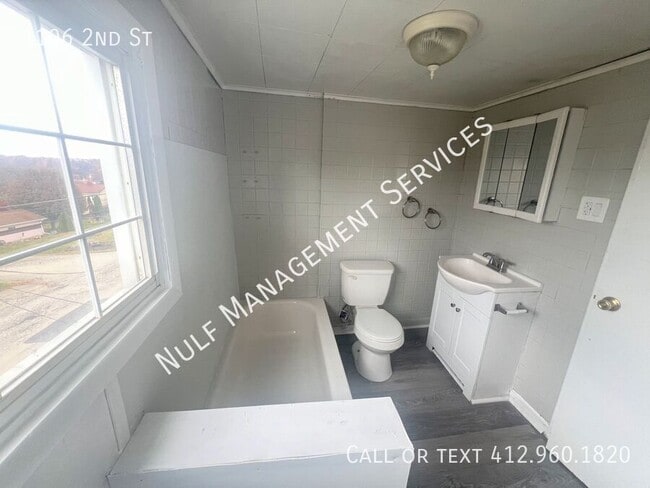 Building Photo - 1106 2nd St