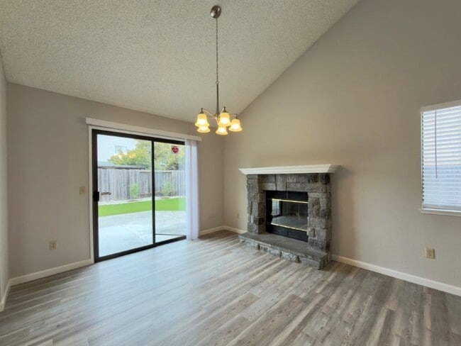 Building Photo - 204 Ashby Pl