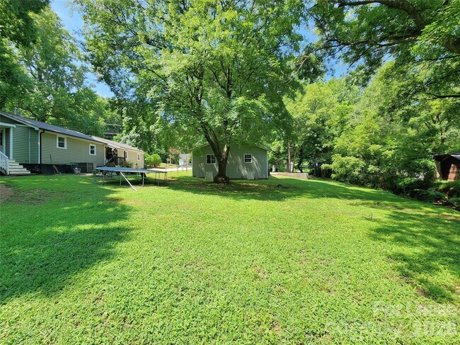 Building Photo - 573 Faith Dr SW