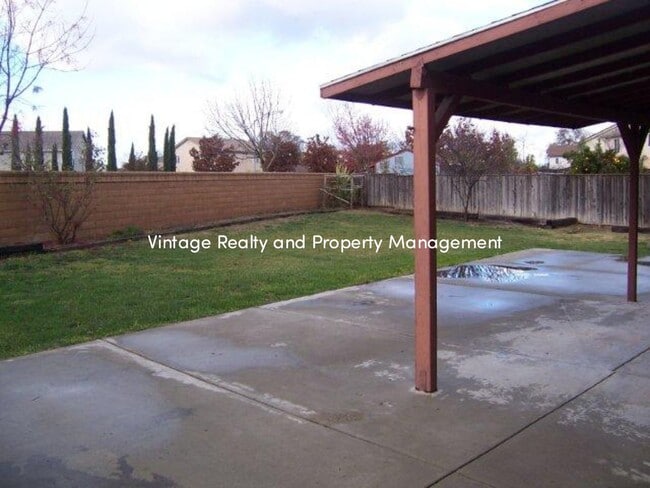 Building Photo - Updated 4 Bedroom Two Story Home That Is B...