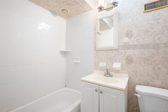 Building Photo - 5 Lincoln St