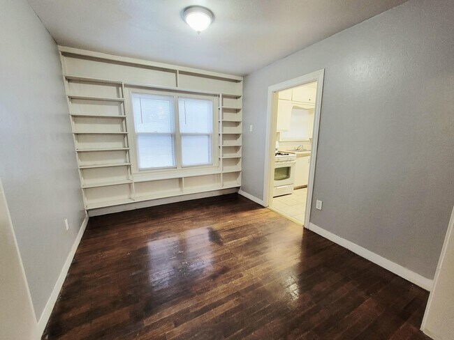 Building Photo - 2117 30th St