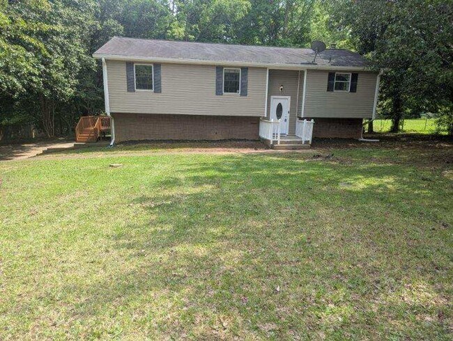 Primary Photo - Large 3 Bedroom 2 Bath Ranch with Basement...