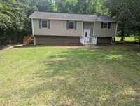 Building Photo - Large 3 Bedroom 2 Bath Ranch with Basement...