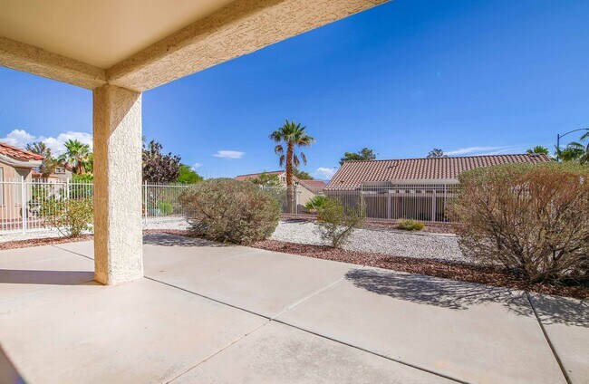Building Photo - Sun City Summerlin - Golf Course Community...