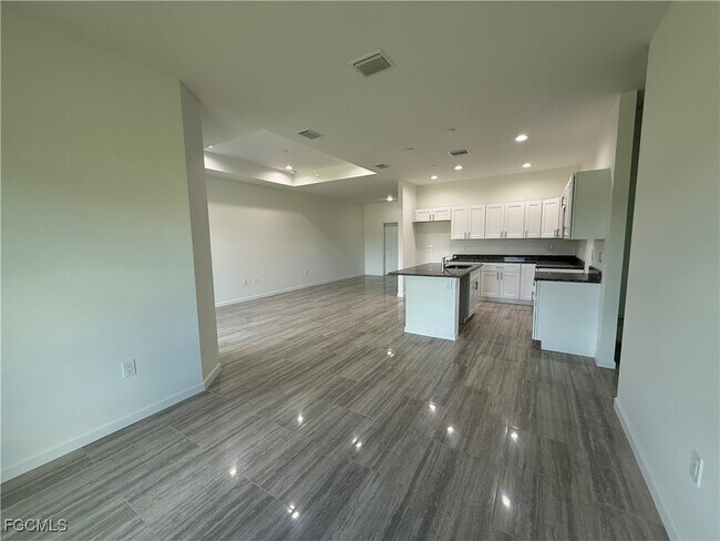 Building Photo - 1027 Eisenhower Blvd