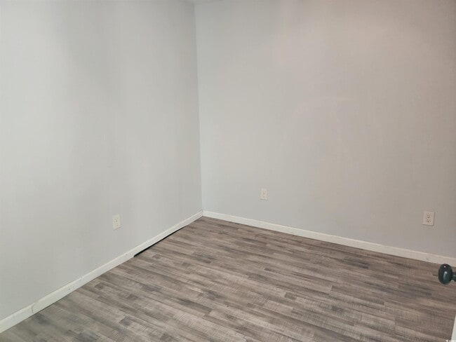 Building Photo - 1009 Bay Dr