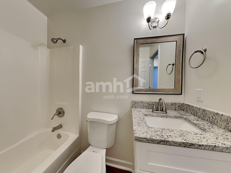 Building Photo - 581 Lakeside Valley Dr