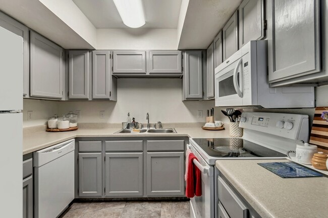 Building Photo - 2015 N 650 W