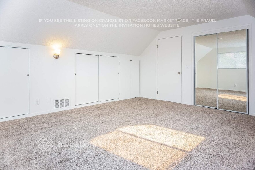 Building Photo - 497 Burlington Dr