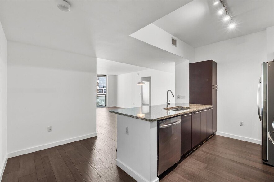 Building Photo - 951 Brickell Ave